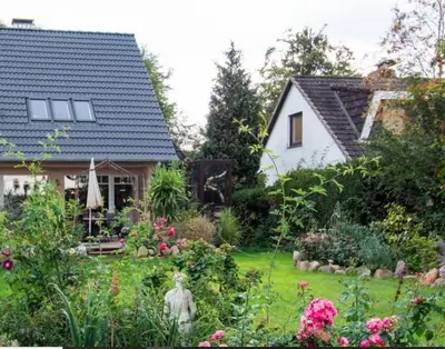 Ein Garten an der Unterkunft Erdgeschoss Wohnung mit Garten