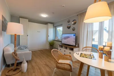 TV/Unterhaltungsangebot in der Unterkunft Maritime Wohnung Ostsee mit privatem Seezugang