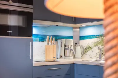 Küche/Küchenzeile in der Unterkunft Maritime Wohnung Ostsee mit privatem Seezugang