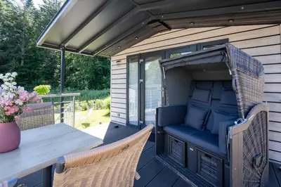 Ein Sitzbereich in der Unterkunft Ostseecamp Lübecker Bucht Ferienhaus 