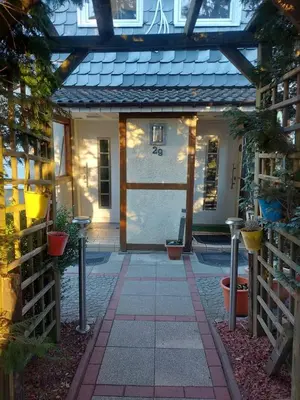 Das Gebäude in dem sich das Ferienhaus befindet