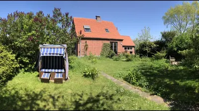 Ein Garten an der Unterkunft NEU! Ferienhaus mit Naturgarten