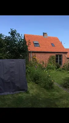 Das Gebäude in dem sich das Ferienhaus befindet