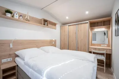 Ein Bett oder Betten in einem Zimmer der Unterkunft Ostseecamp Lübecker Bucht Ferienhaus 