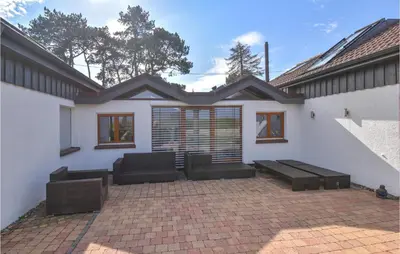 Das Gebäude in dem sich das Ferienhaus befindet