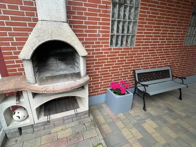 Ein für Gäste verfügbarer Grill in der Ferienwohnung