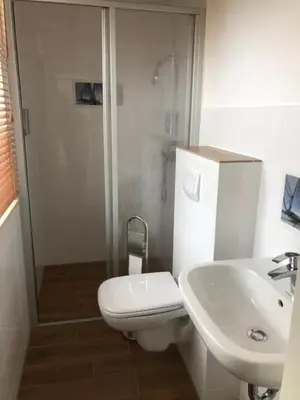 Ein Badezimmer in der Unterkunft Neu! Strandnah bis 6 Pers Haus A