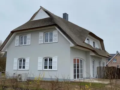 Das Gebäude in dem sich das Ferienhaus befindet