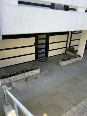 Eine Fassade oder ein Eingang zu Dara‘s Traumblick